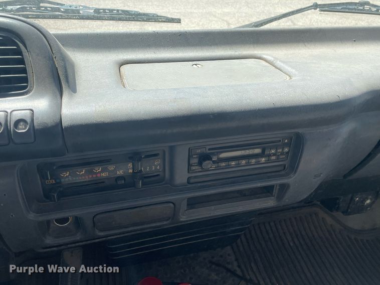 image for item MY9233 2006 Isuzu NPR  truck cab and chassis