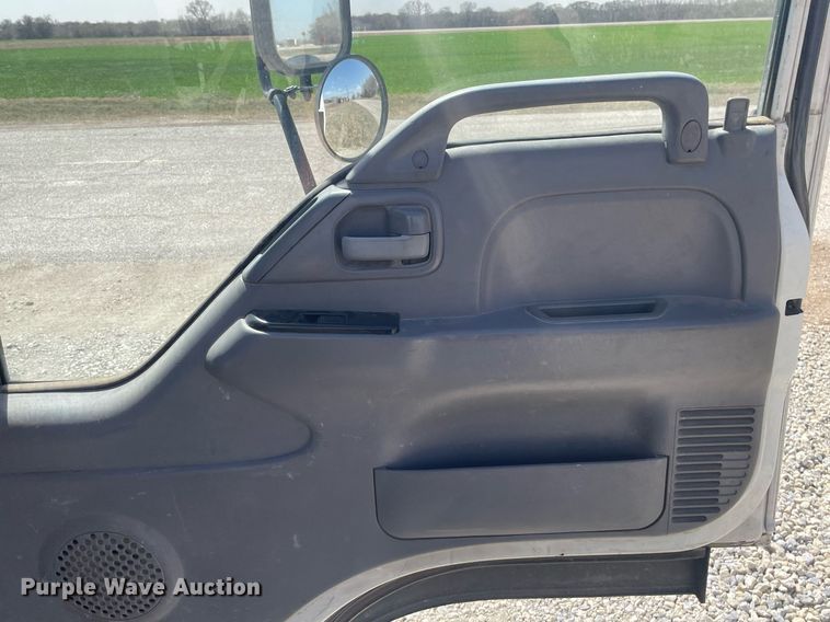 image for item MY9233 2006 Isuzu NPR  truck cab and chassis