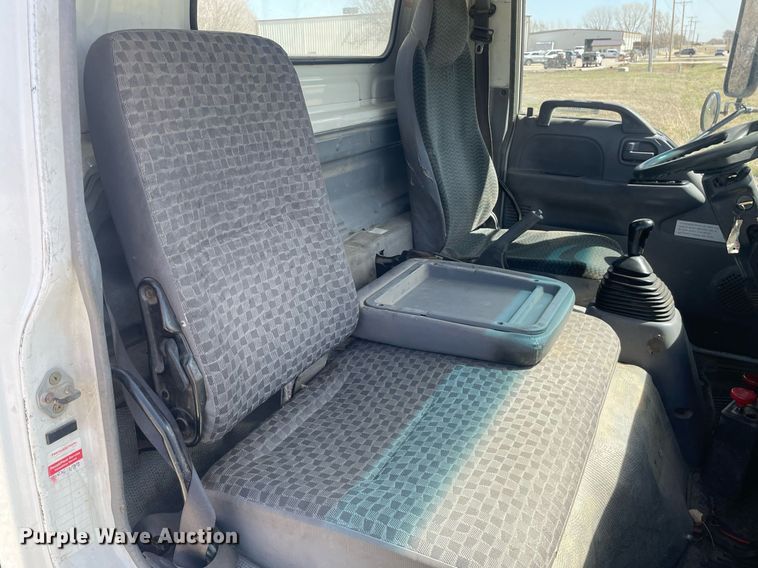 image for item MY9233 2006 Isuzu NPR  truck cab and chassis