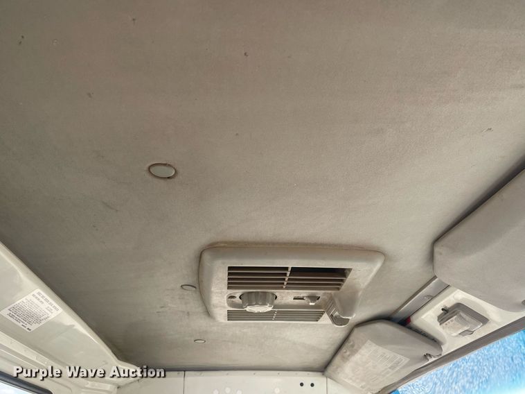 image for item MY9233 2006 Isuzu NPR  truck cab and chassis