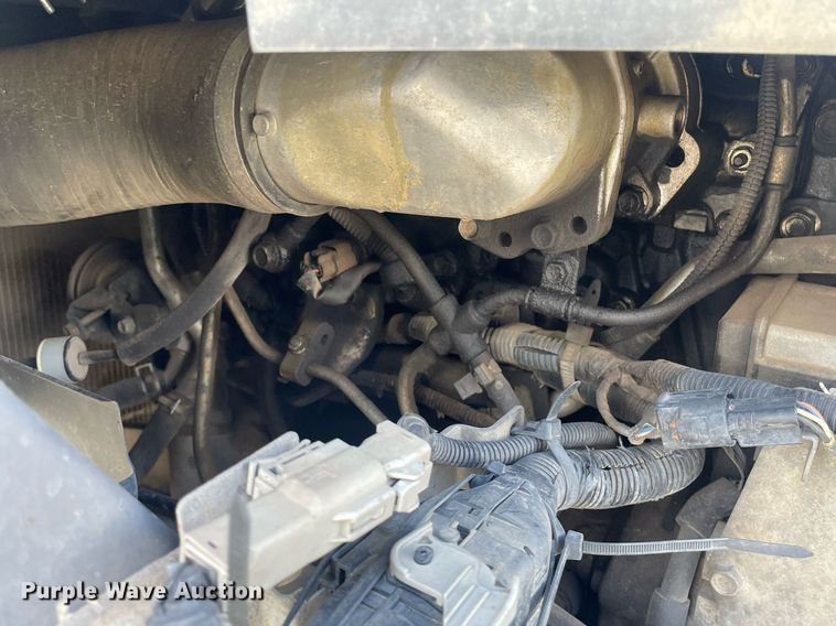 image for item MY9233 2006 Isuzu NPR  truck cab and chassis