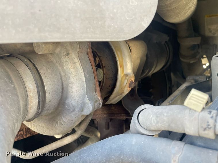 image for item MY9233 2006 Isuzu NPR  truck cab and chassis