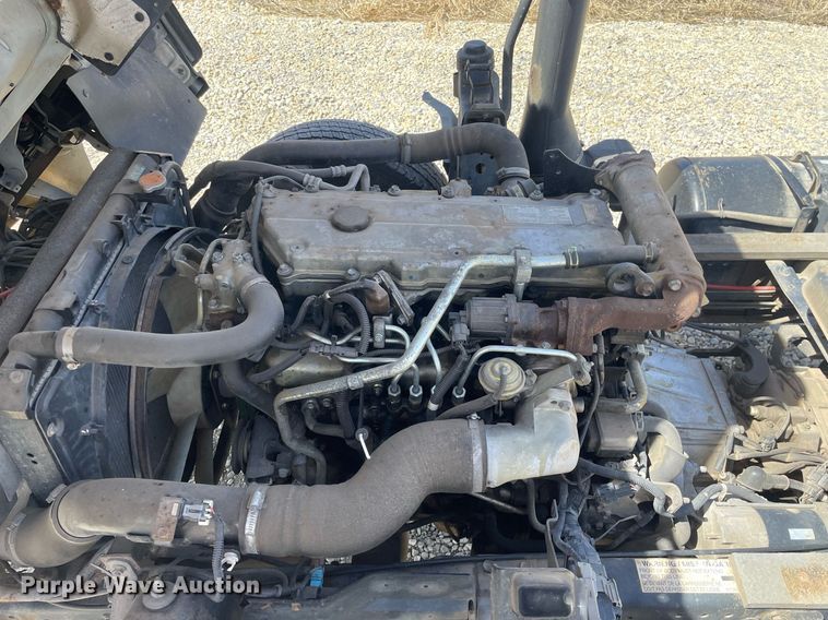 image for item MY9233 2006 Isuzu NPR  truck cab and chassis