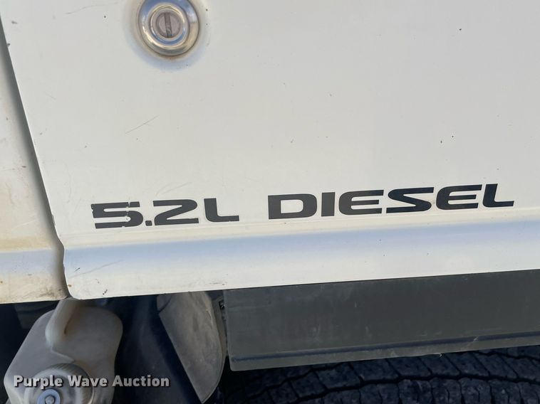 image for item MY9233 2006 Isuzu NPR  truck cab and chassis