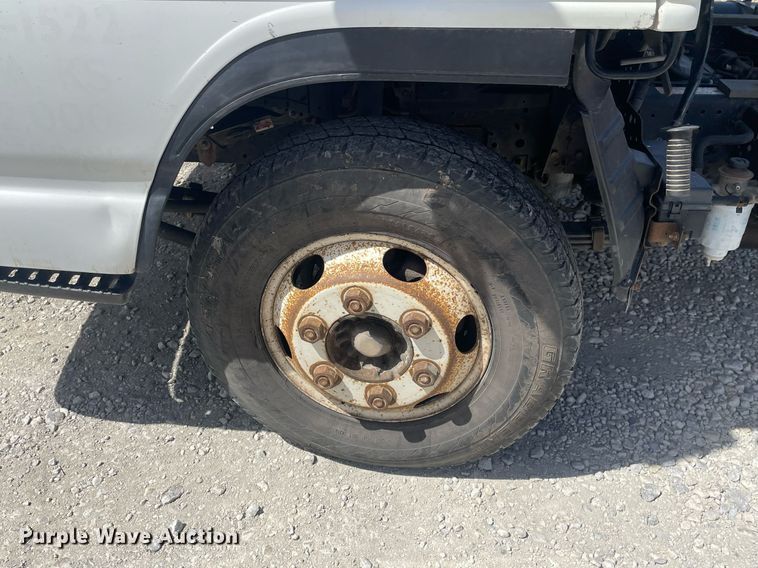 image for item MY9233 2006 Isuzu NPR  truck cab and chassis