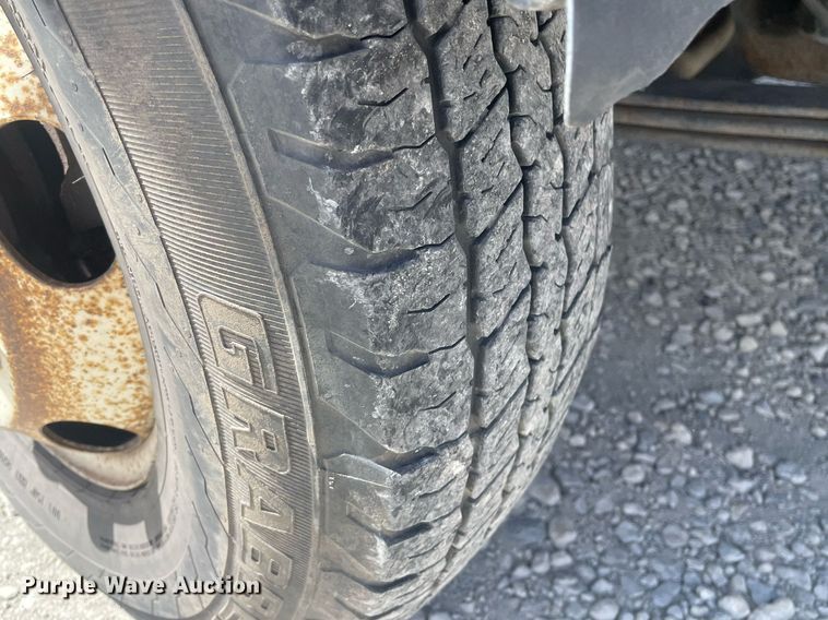 image for item MY9233 2006 Isuzu NPR  truck cab and chassis