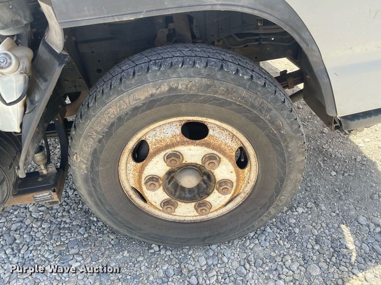 image for item MY9233 2006 Isuzu NPR  truck cab and chassis