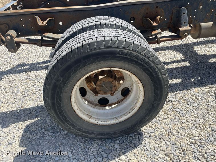 image for item MY9233 2006 Isuzu NPR  truck cab and chassis