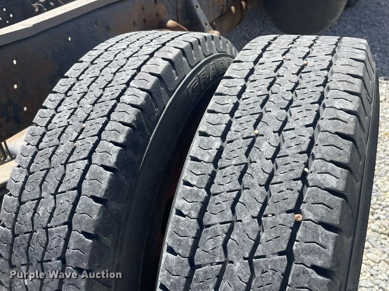 image for item MY9233 2006 Isuzu NPR  truck cab and chassis