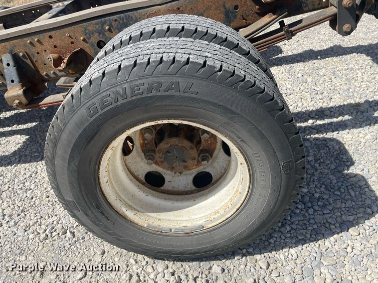 image for item MY9233 2006 Isuzu NPR  truck cab and chassis