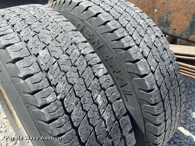 image for item MY9233 2006 Isuzu NPR  truck cab and chassis