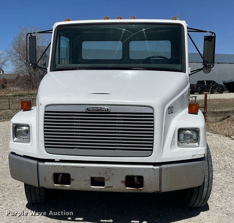 image for item MY9234 2002 Freightliner FL70  truck cab and chassis