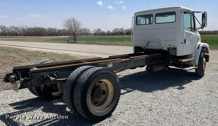 image for item MY9234 2002 Freightliner FL70  truck cab and chassis