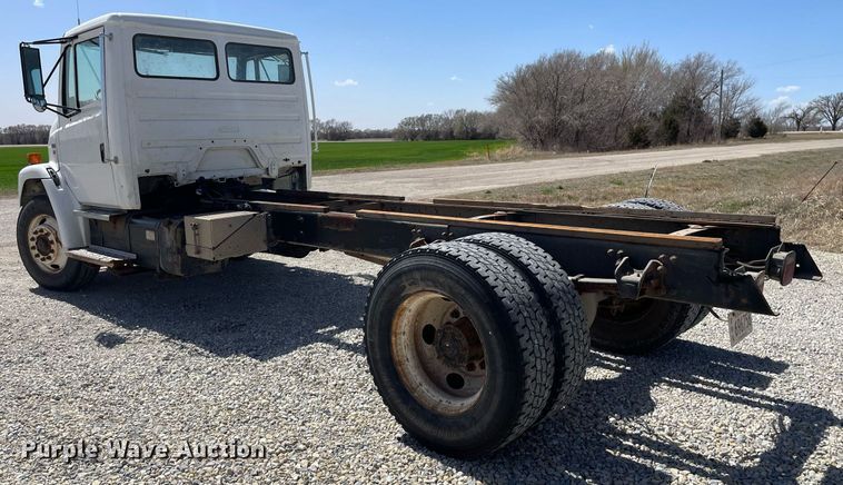 image for item MY9234 2002 Freightliner FL70  truck cab and chassis