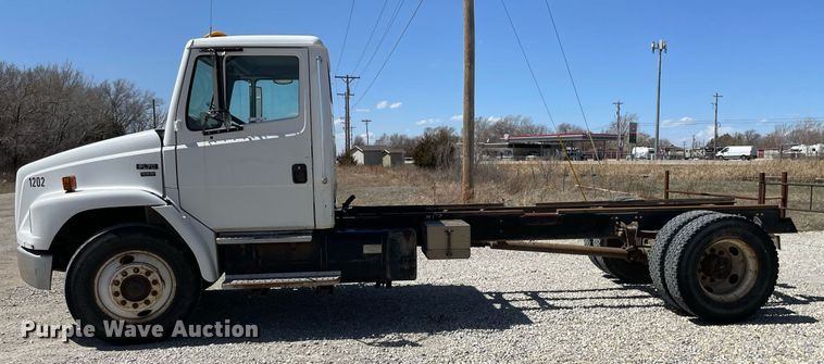 image for item MY9234 2002 Freightliner FL70  truck cab and chassis