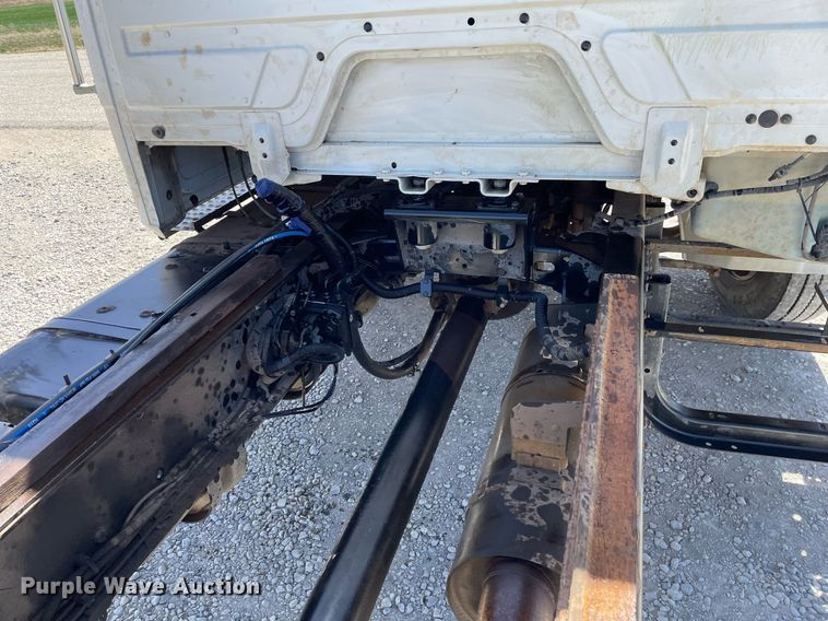 image for item MY9234 2002 Freightliner FL70  truck cab and chassis