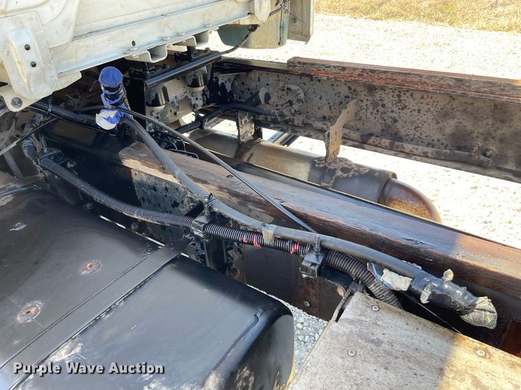 image for item MY9234 2002 Freightliner FL70  truck cab and chassis