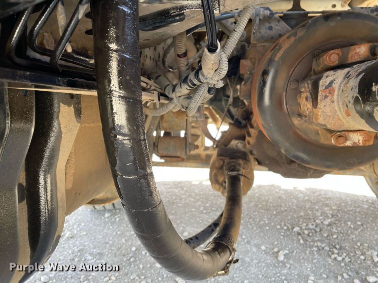 image for item MY9234 2002 Freightliner FL70  truck cab and chassis