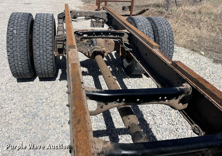 image for item MY9234 2002 Freightliner FL70  truck cab and chassis