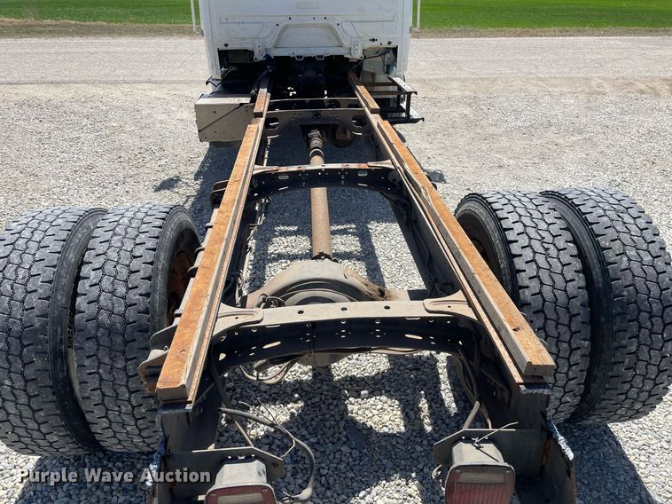 image for item MY9234 2002 Freightliner FL70  truck cab and chassis