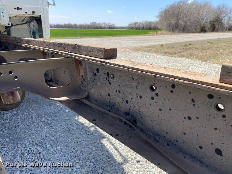 image for item MY9234 2002 Freightliner FL70  truck cab and chassis