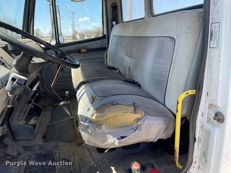 image for item MY9234 2002 Freightliner FL70  truck cab and chassis