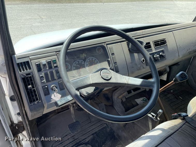 image for item MY9234 2002 Freightliner FL70  truck cab and chassis