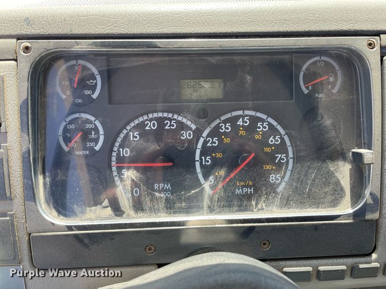 image for item MY9234 2002 Freightliner FL70  truck cab and chassis