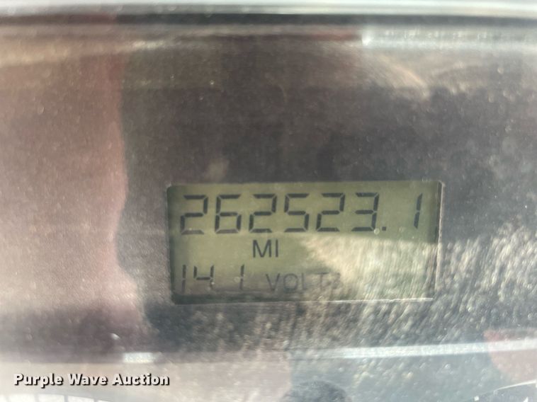 image for item MY9234 2002 Freightliner FL70  truck cab and chassis