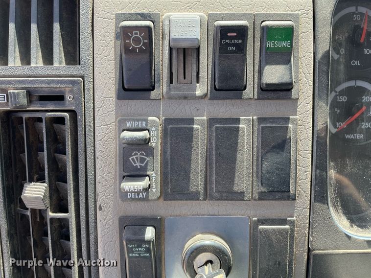 image for item MY9234 2002 Freightliner FL70  truck cab and chassis