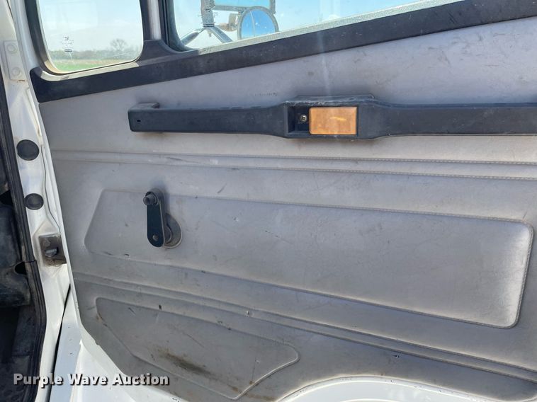 image for item MY9234 2002 Freightliner FL70  truck cab and chassis