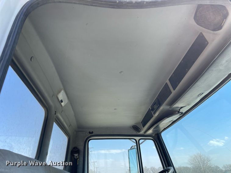 image for item MY9234 2002 Freightliner FL70  truck cab and chassis