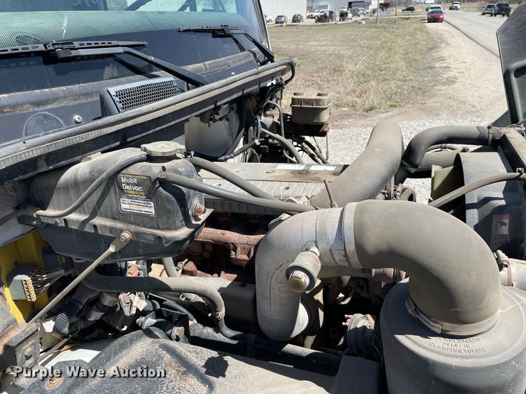 image for item MY9234 2002 Freightliner FL70  truck cab and chassis