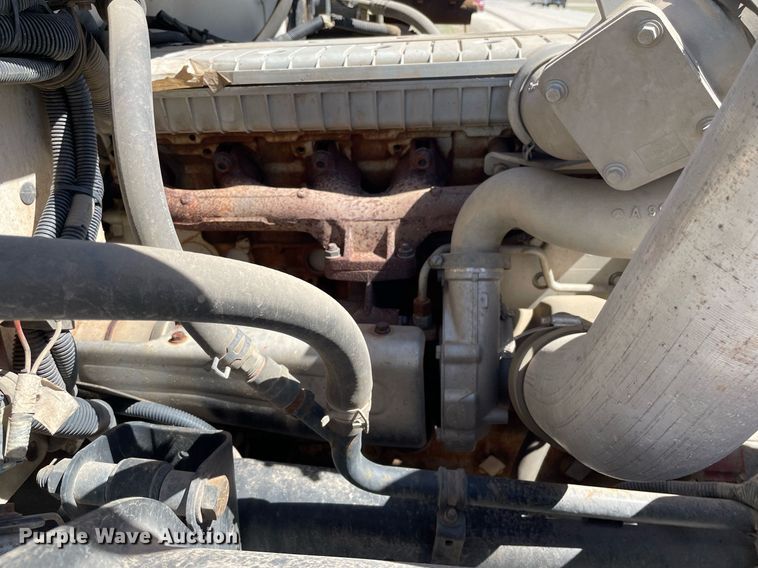 image for item MY9234 2002 Freightliner FL70  truck cab and chassis