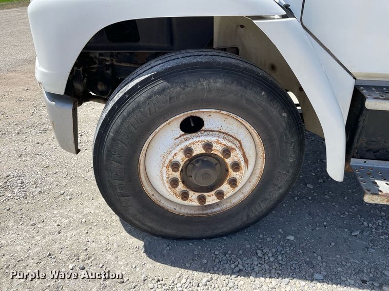 image for item MY9234 2002 Freightliner FL70  truck cab and chassis