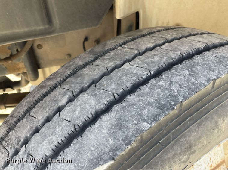 image for item MY9234 2002 Freightliner FL70  truck cab and chassis