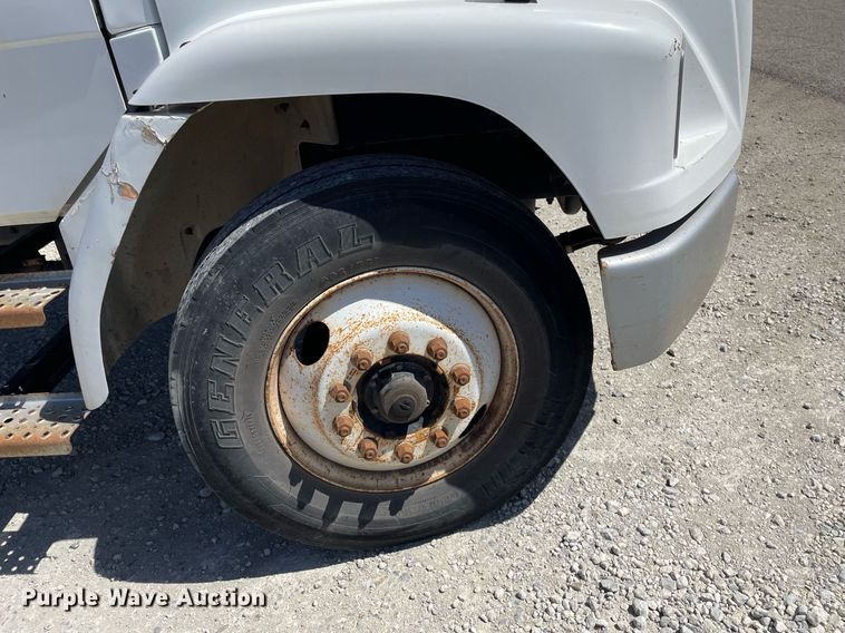 image for item MY9234 2002 Freightliner FL70  truck cab and chassis