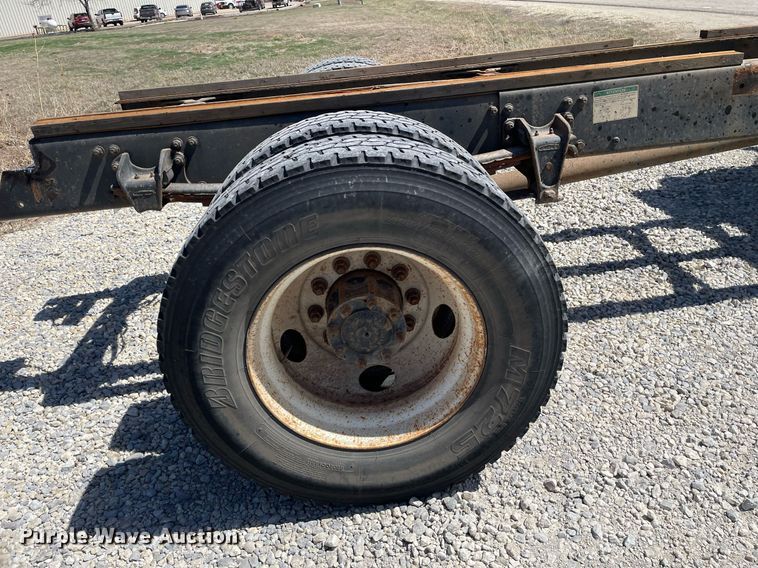 image for item MY9234 2002 Freightliner FL70  truck cab and chassis