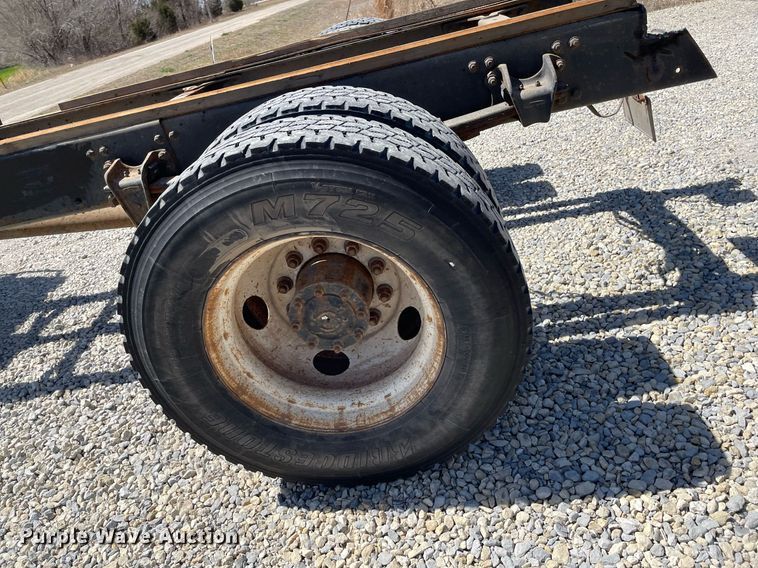 image for item MY9234 2002 Freightliner FL70  truck cab and chassis