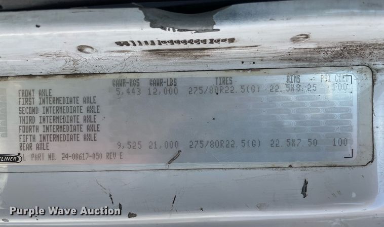 image for item MY9234 2002 Freightliner FL70  truck cab and chassis