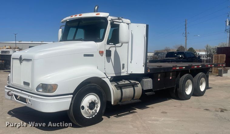 image for item MY9242 2001 International 9100i  flatbed truck