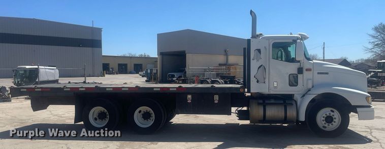 image for item MY9242 2001 International 9100i  flatbed truck