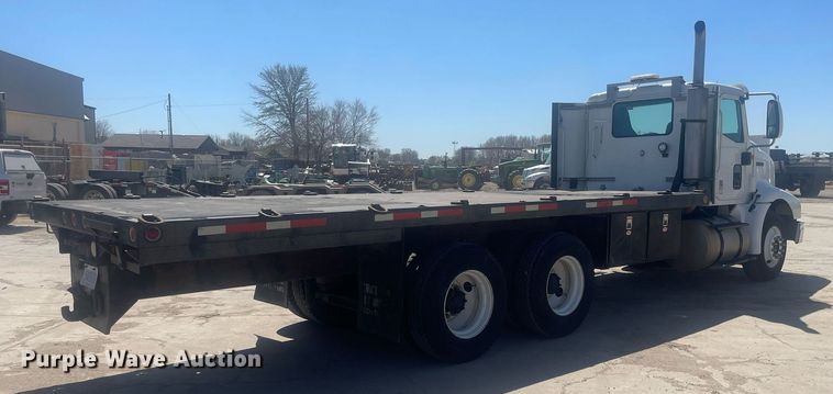 image for item MY9242 2001 International 9100i  flatbed truck