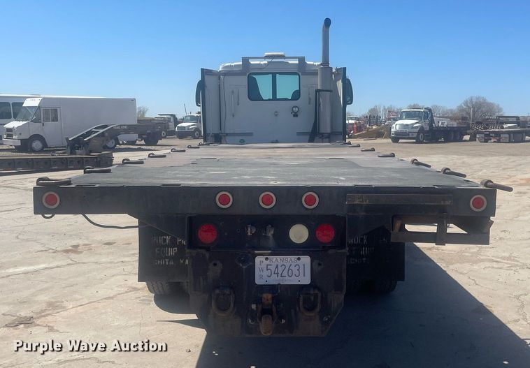 image for item MY9242 2001 International 9100i  flatbed truck