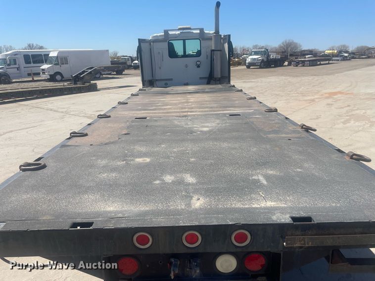 image for item MY9242 2001 International 9100i  flatbed truck