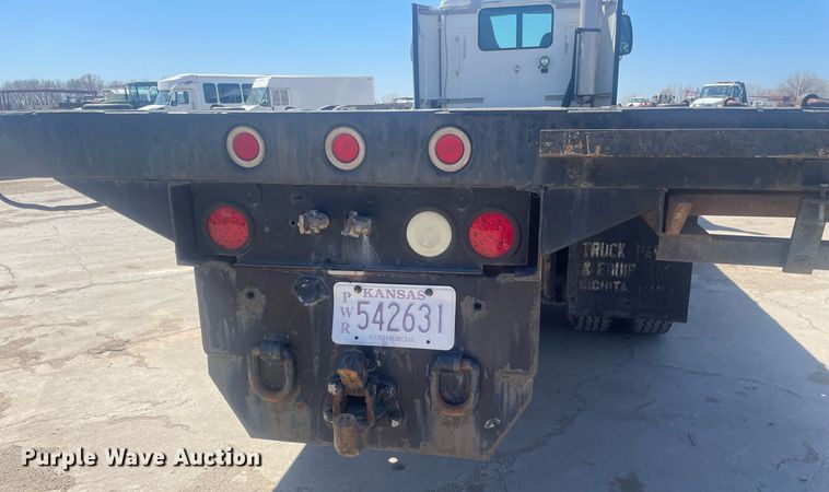 image for item MY9242 2001 International 9100i  flatbed truck