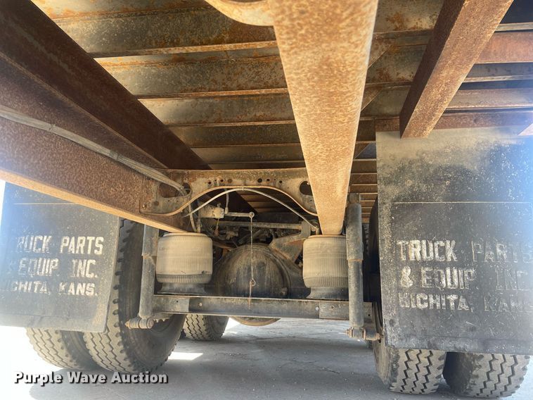 image for item MY9242 2001 International 9100i  flatbed truck