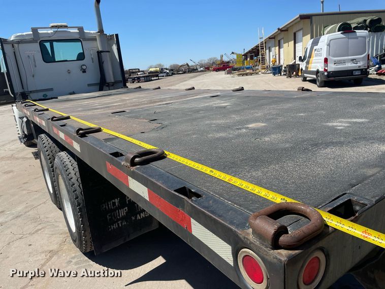 image for item MY9242 2001 International 9100i  flatbed truck