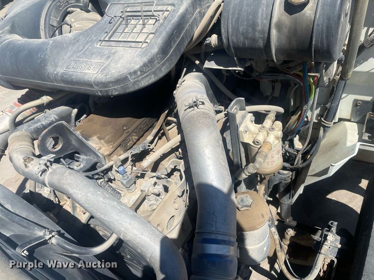 image for item MY9242 2001 International 9100i  flatbed truck