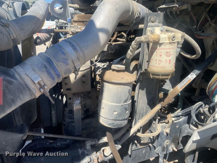 image for item MY9242 2001 International 9100i  flatbed truck